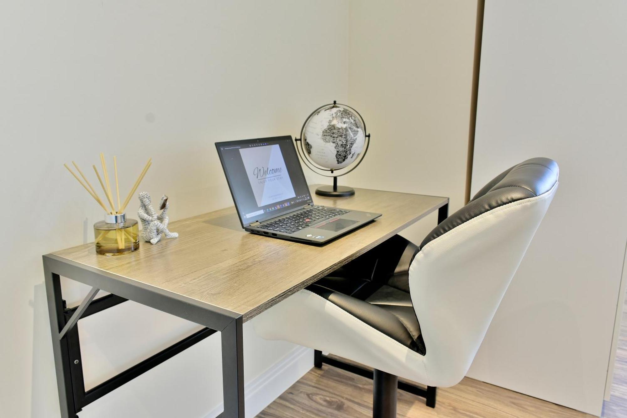 Stunning Apartment Near Citycentre & Oracle レディング エクステリア 写真